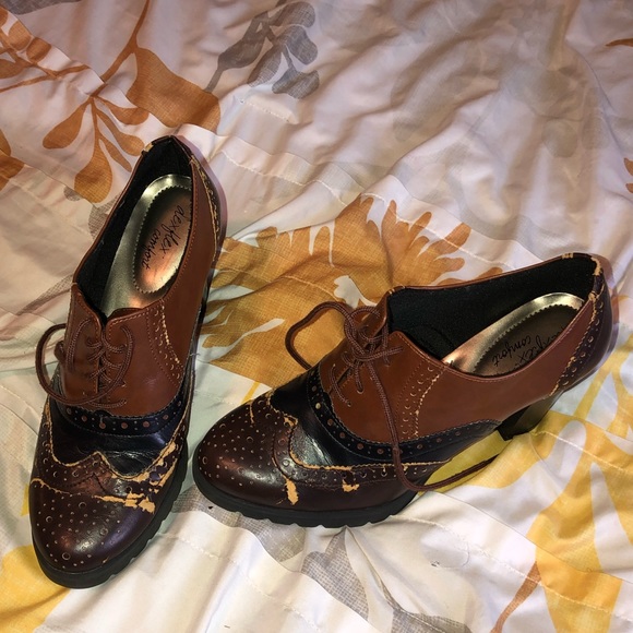 Vintage Oxford Heels Black and Brown Scallop - Picture 2 of 5